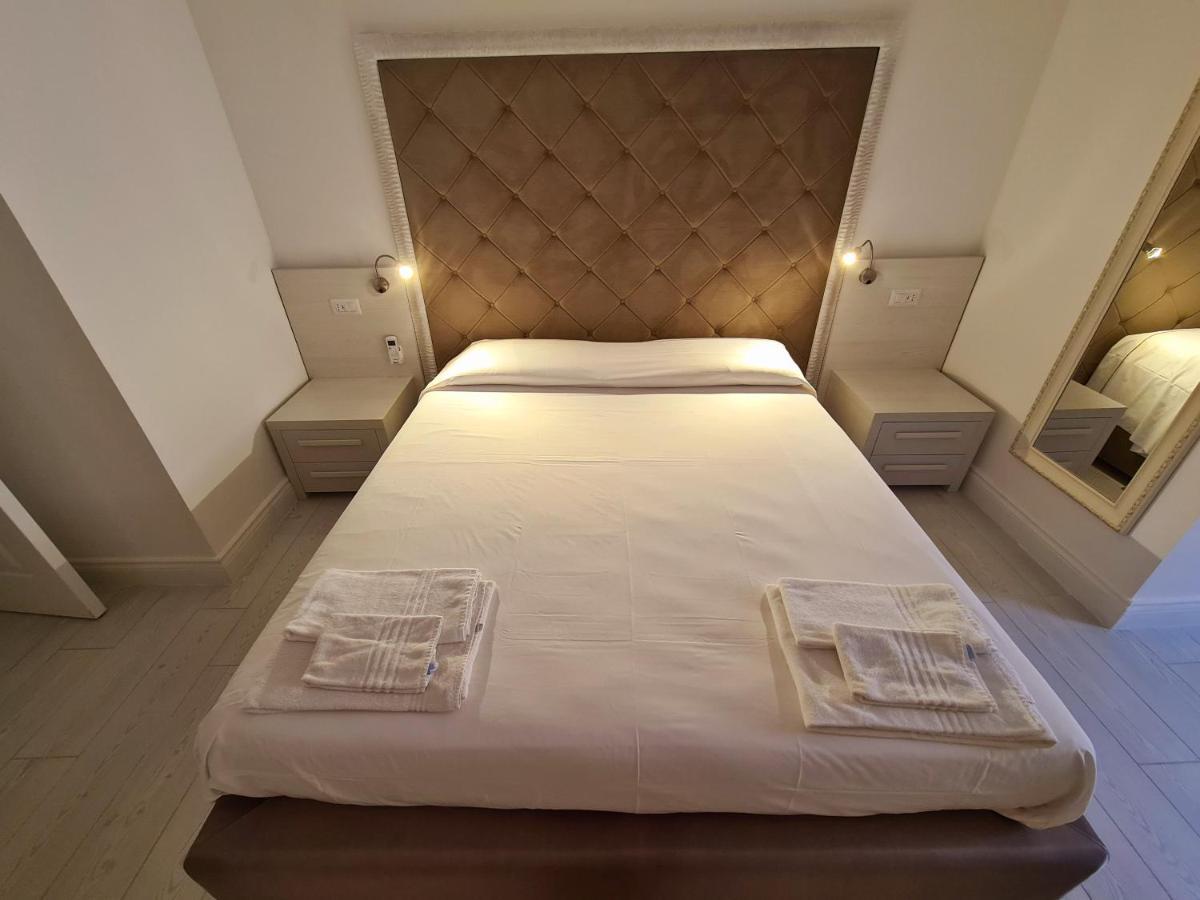 Isola Nel Parco Villas & Rooms La Maddalena  Eksteriør bilde