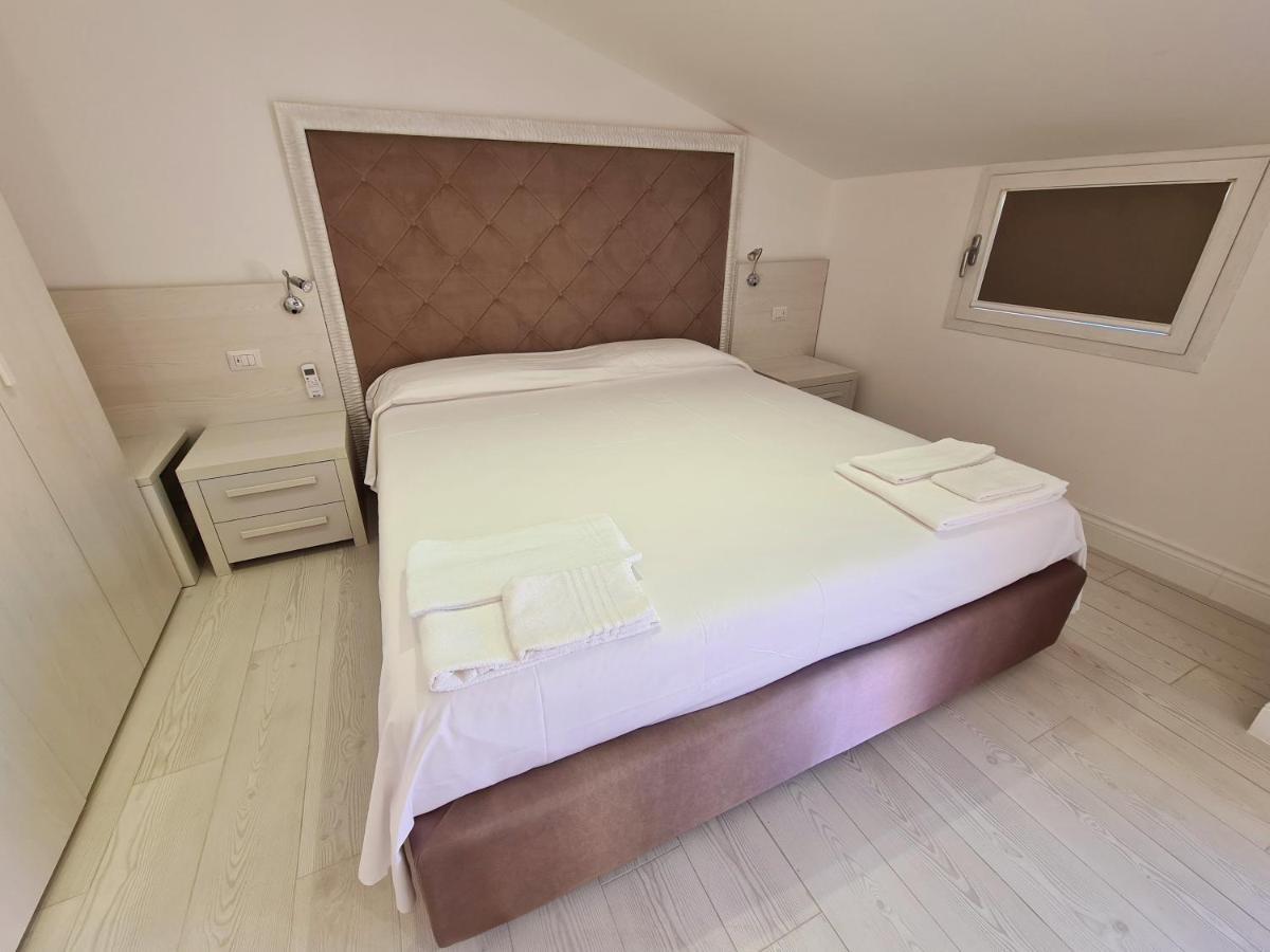 Isola Nel Parco Villas & Rooms La Maddalena  Eksteriør bilde