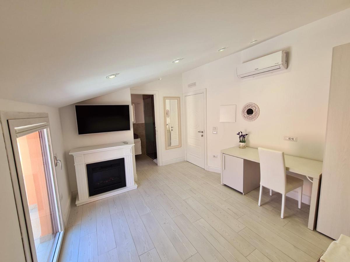 Isola Nel Parco Villas & Rooms La Maddalena  Eksteriør bilde