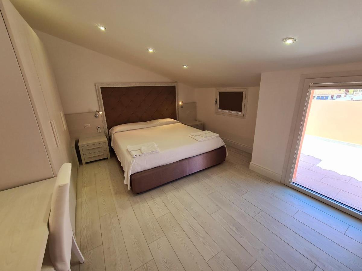 Isola Nel Parco Villas & Rooms La Maddalena  Eksteriør bilde